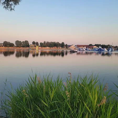 Alpstuga Sea-renity Lakeside Met Jacuzzi *