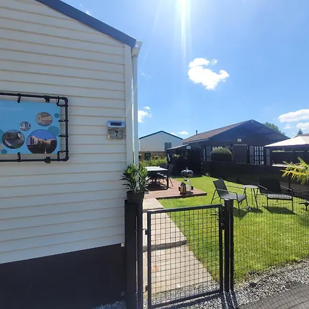 Sea-renity Lakeside Met Jacuzzi *