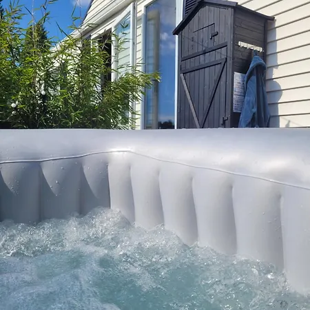 Sea-renity Lakeside Met Jacuzzi Alpstuga