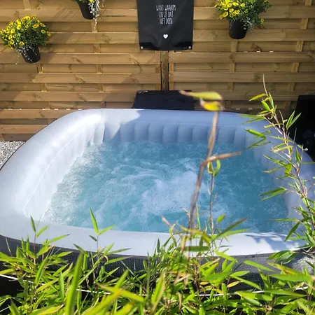 Sea-renity Lakeside Met Jacuzzi Alpstuga *