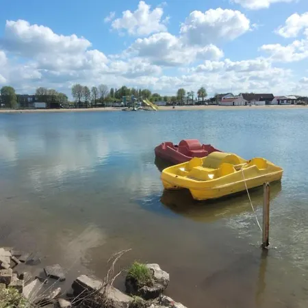 Sea-renity Lakeside Met Jacuzzi Alpstuga